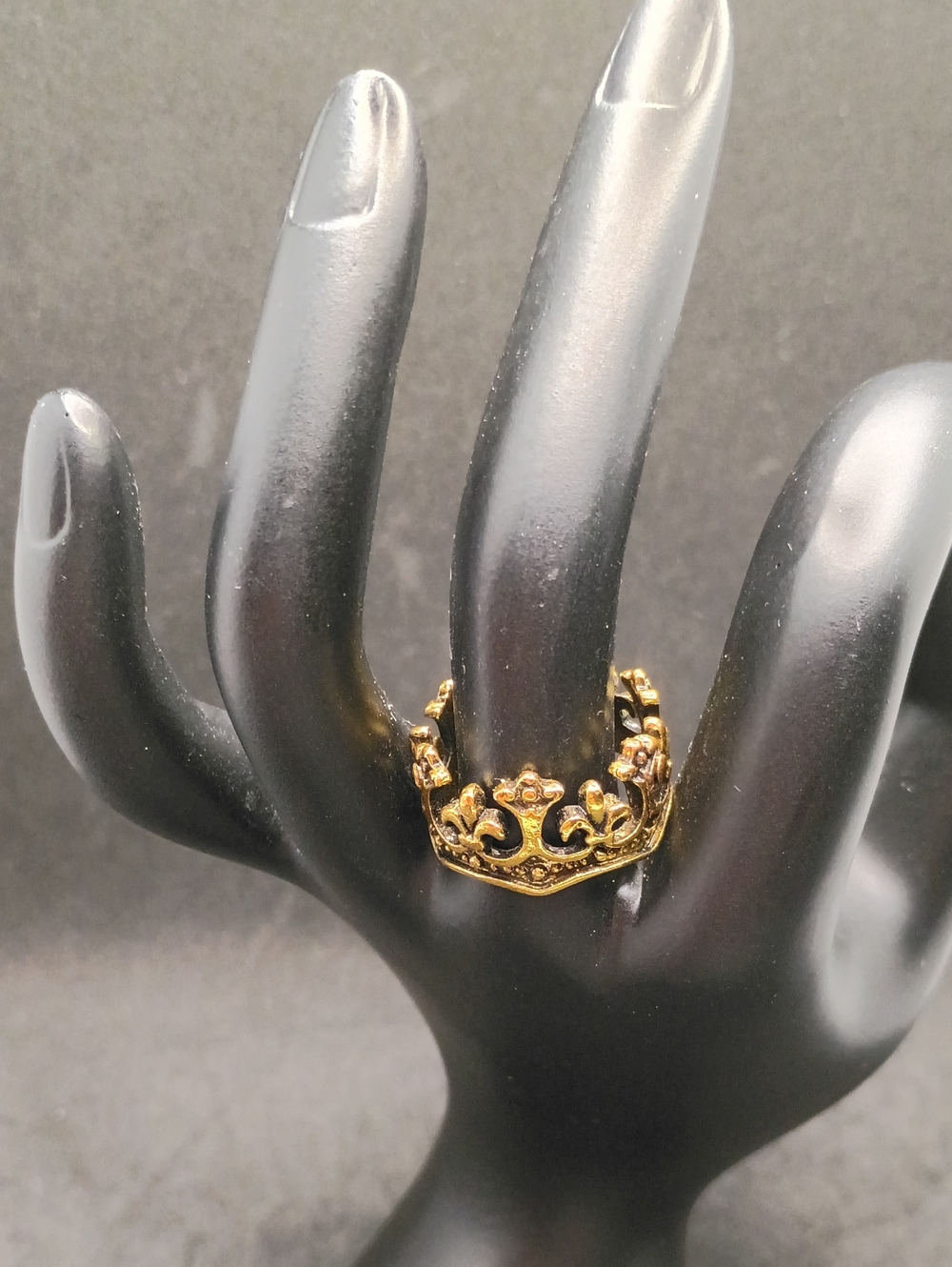 Size 9 Vintage-Inspired Gold Tone Crown Ring